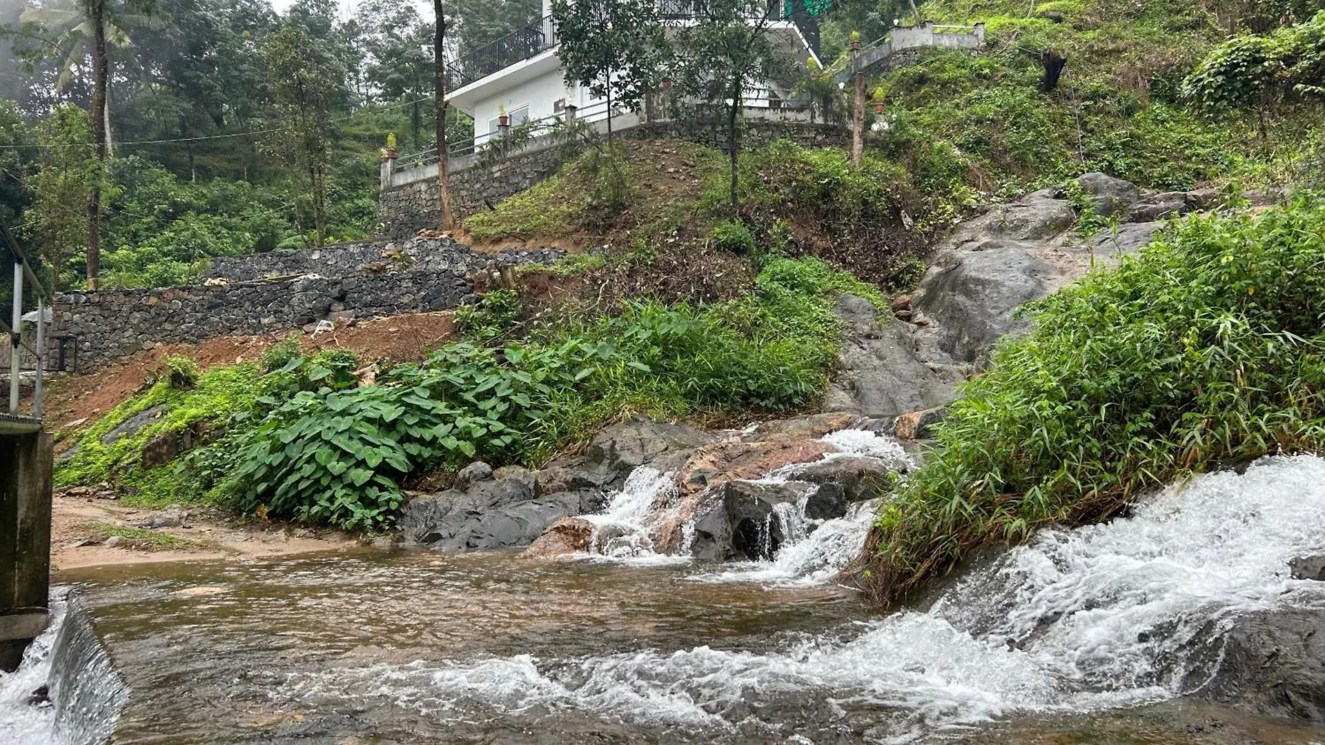 Brooke Hills 2 Bhk Villa Falls View Vallikavungal India